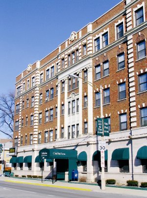 Oak Park Arms Retirement Community provides independent and assisted living for seniors in Oak Park, River Forest, Forest Park, Berwyn, Elmwood Park, Chicago, Riverside, North Riverside, Cicero, Brookfield, Maywood, Melrose Park, Broadview, Lyons, Galewood, River Grove, IL
